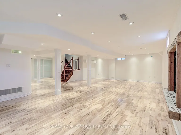 230 Humberland Dr — Photo 32