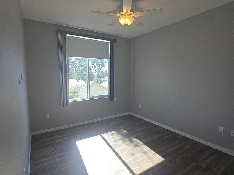 760 Avenue C SW — Photo 9