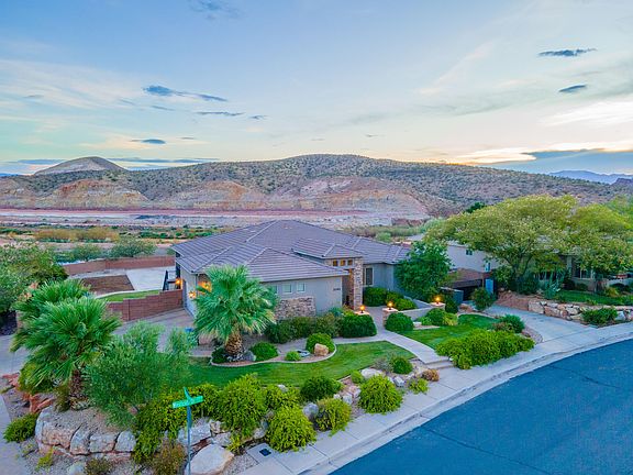 3rd image of 2042 E Westcliff Dr
