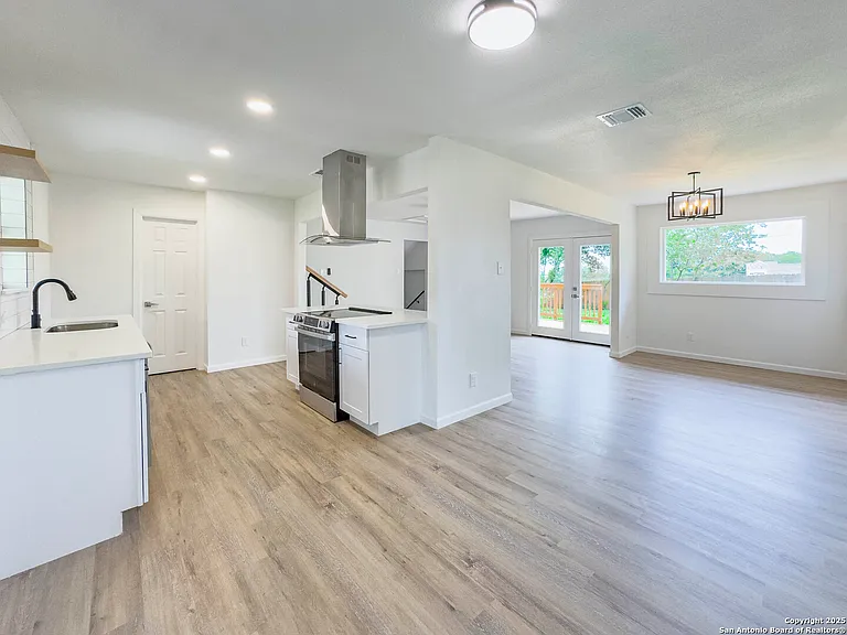 375 W Faust St — Photo 7
