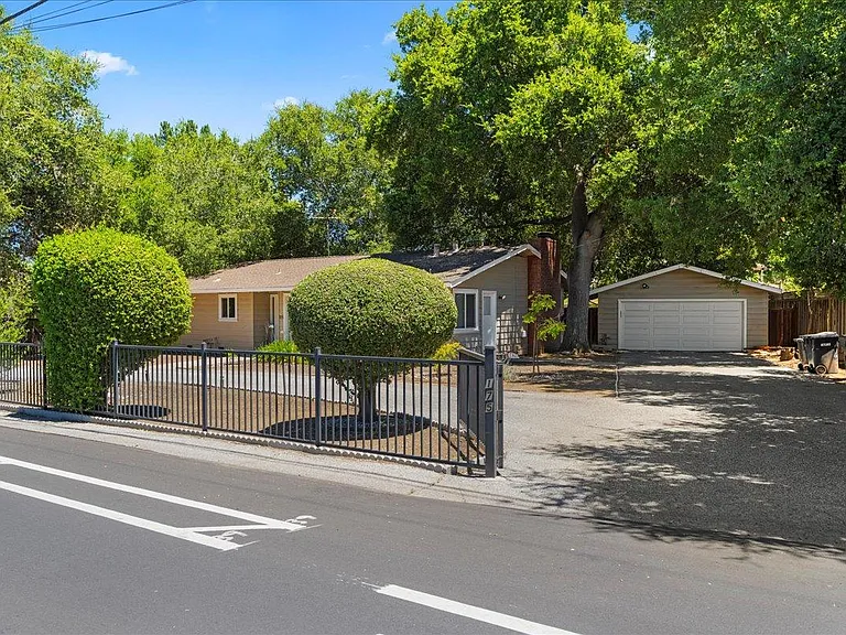 175 N El Monte Ave — Photo 3
