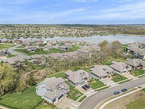 2nd image of 1016 Bridgeshire Dr