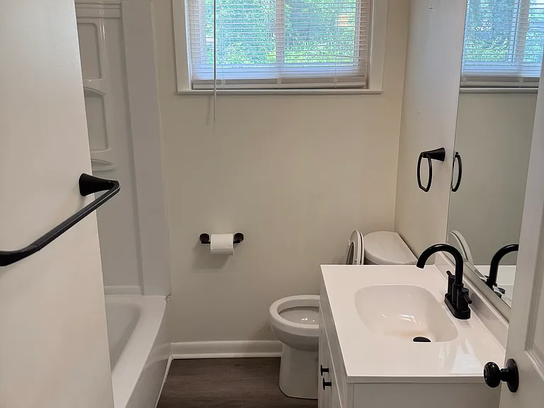 110 S Stovall St — Photo 7