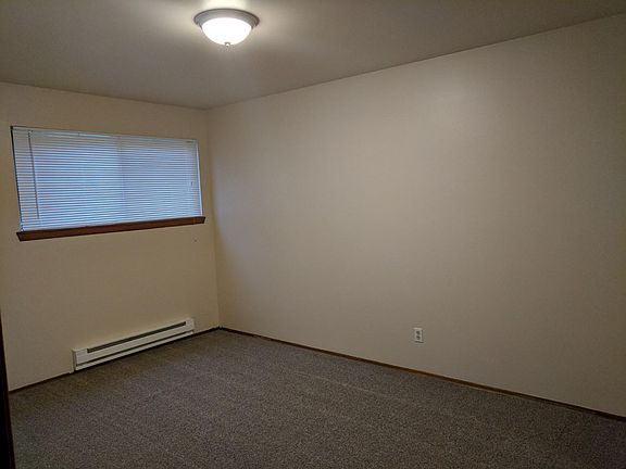 4th image of 3240 15th Ave W