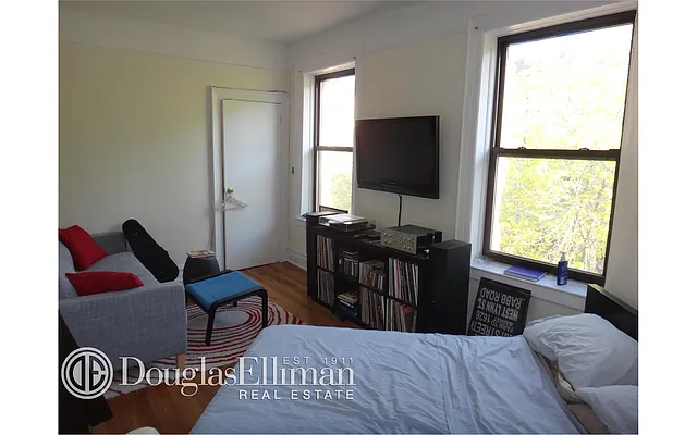 Rented by Douglas Elliman | media 26