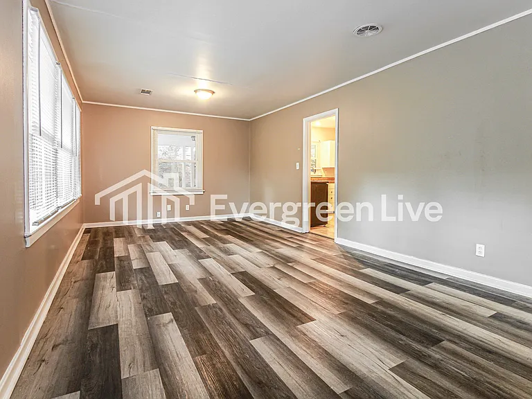 513 Forest Hills Dr — Photo 2