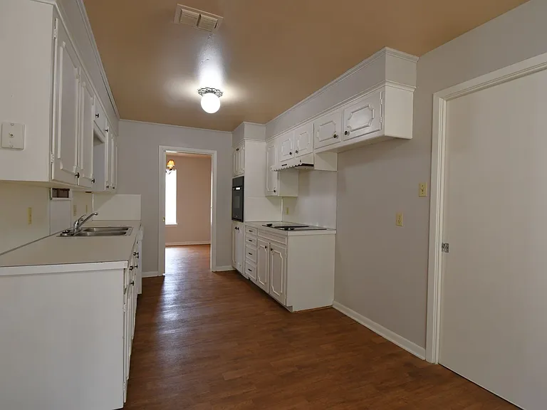 3202 Autumn Leaves Dr — Photo 9