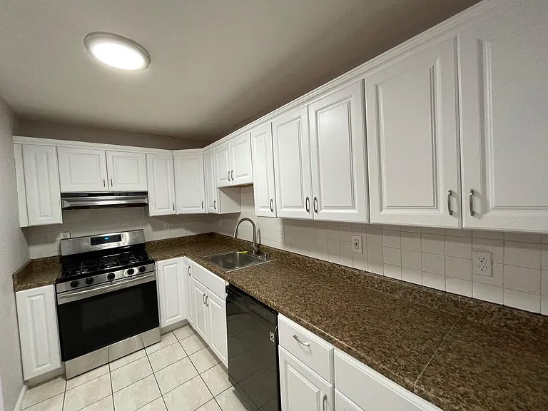 304 Georges Rd #A1 — Photo 11