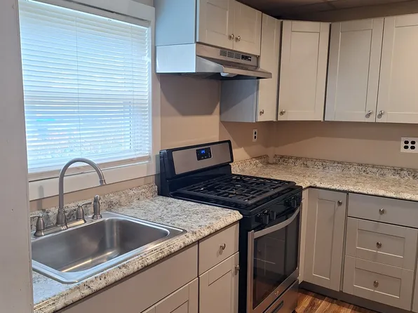 21 Albion St #1R, Fall River, MA 02723