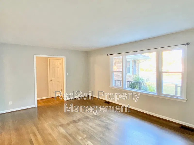 3 bed, 2.0 bath, 1500 sqft, $2,595 — Photo 4
