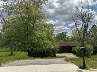 1027 W Donges Bay Rd, Mequon, WI 53092