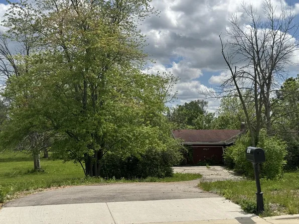 1027 West Donges Bay ROAD, Mequon, WI 53092