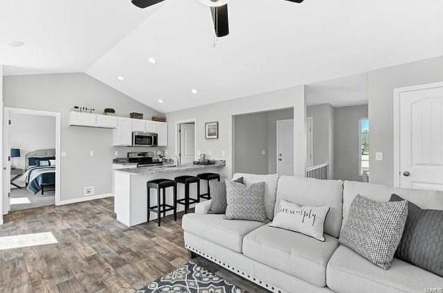 1st image of 117 Schulze Dr