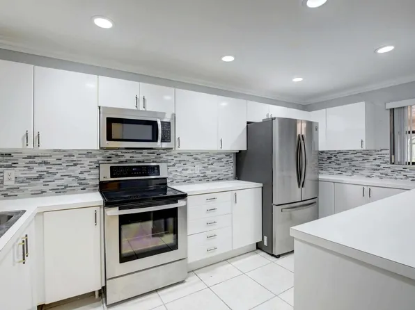 3556 Estepona Ave #20-1, Miami, FL 33178