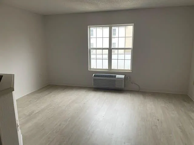 703 N Shore Dr — Photo 10