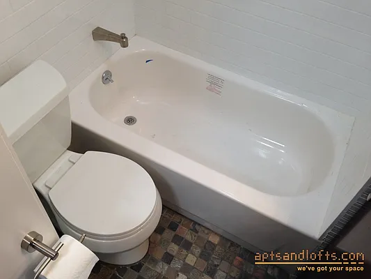 Rented by aptsandlofts.com | media 25