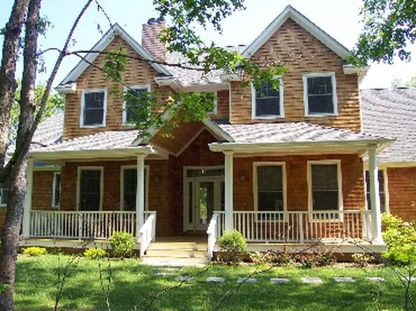 https://photos.zillowstatic.com/fp/2647d34d3044373d3158dc130acd30bc-p_e.webp