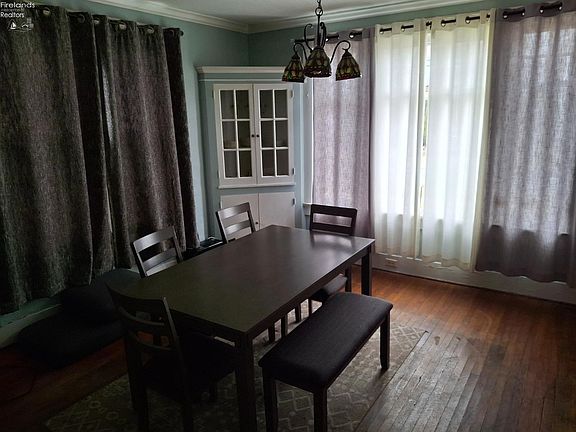 4th image of 11 Oak St