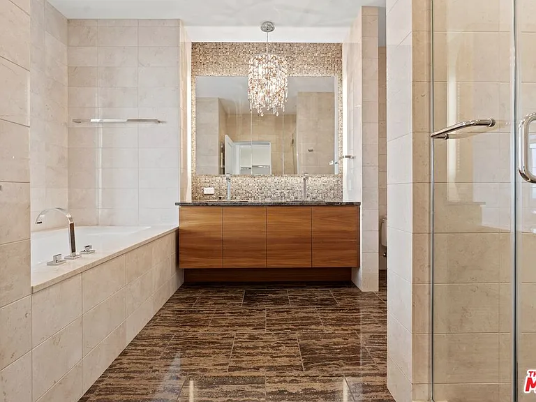 900 W Olympic Blvd #28B — Photo 18