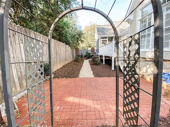 5th image of 529 Bradford St NW