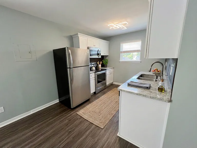 Avondale III Apartments — Photo 31