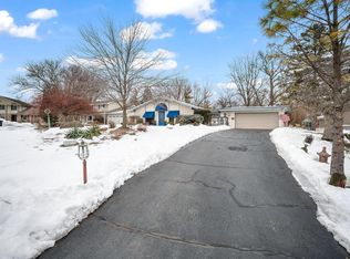 3240 S Hickory Rd, New Berlin, WI 53151