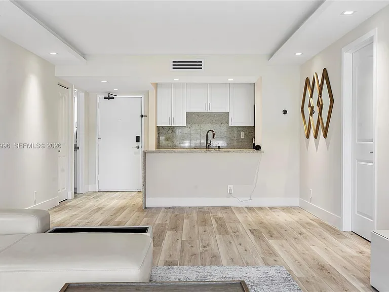 230 Lakeview Dr #106 — Photo 22