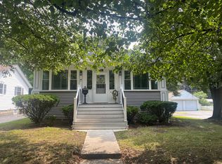 99 Maple St, Crystal Lake, IL 60014