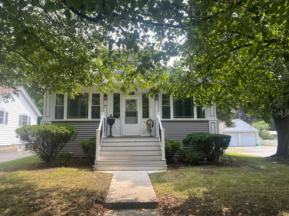 99 Maple St, Crystal Lake, IL 60014