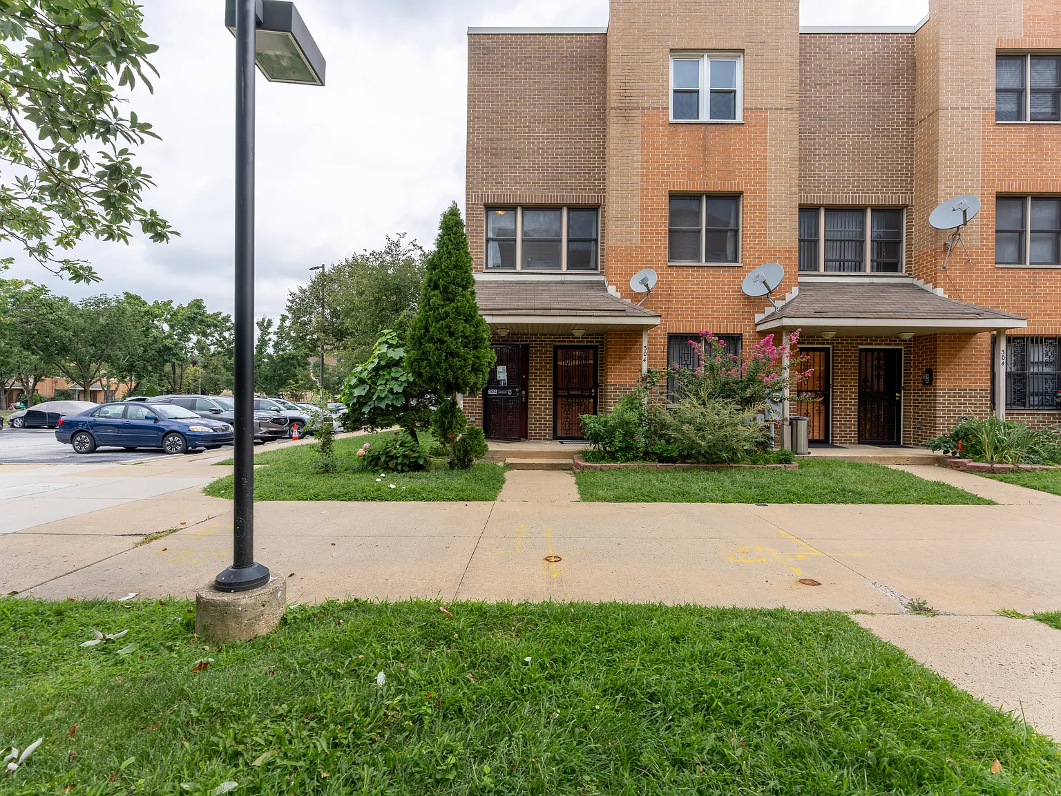 3 bed, 1.5 bath, 1276 sqft, $2,200 — Photo 3