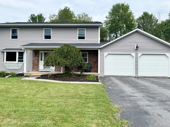 35 Metcalf Dr, Auburn, NY 13021