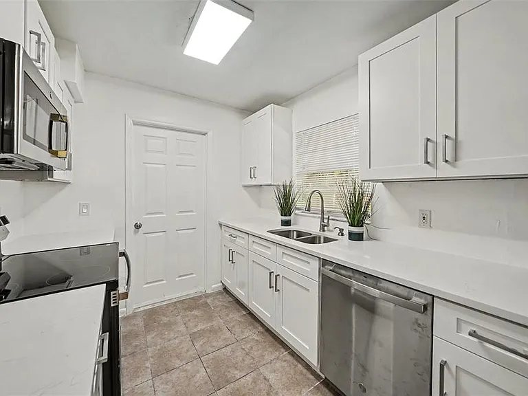 6717 Mornay Cir — Photo 13