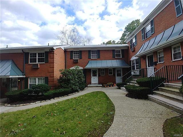 1st image of 10 Salem Ct Unit 10