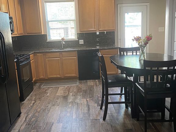 Eat in kitchen