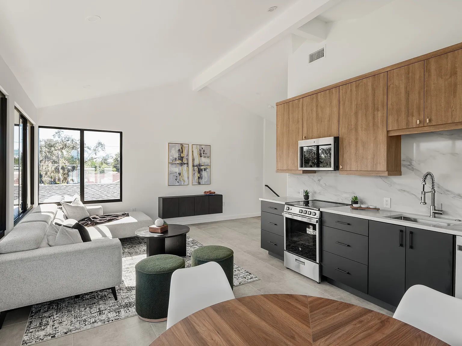 1 bed, 650 sqft, $2,200 — Photo 3