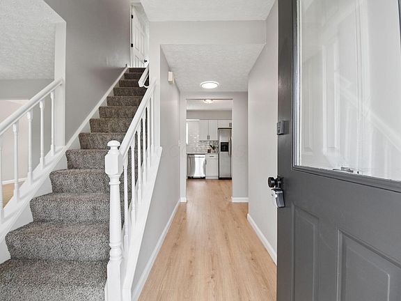3rd image of 761 Old Forest Ct