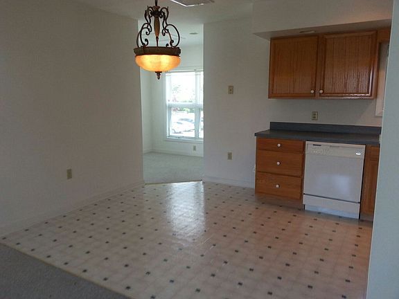 Eat In Kitchen/ Sun Room