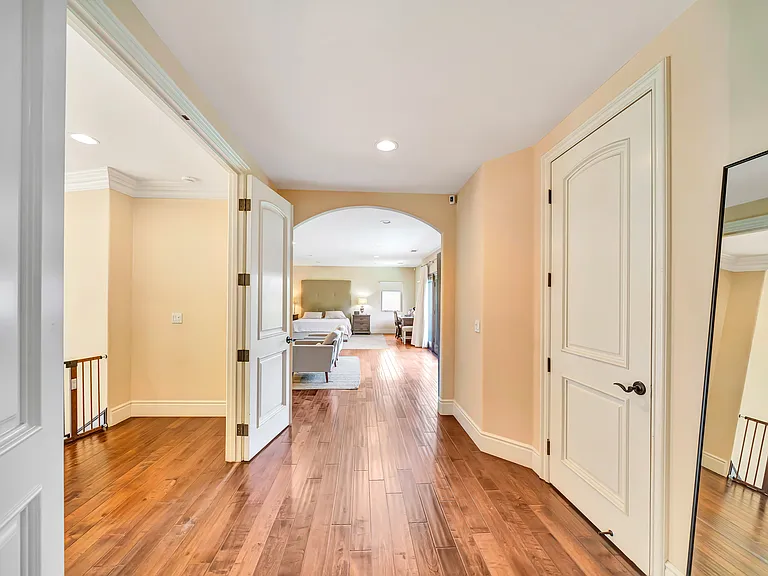 4820 Valjean Ave — Photo 34