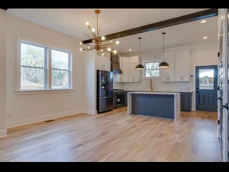 3 bed, 2.5 bath, 1733 sqft, $2,400 — Photo 2