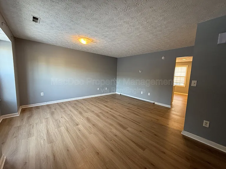 10500 Boxmeer Ct — Photo 3