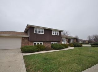 8714 Raintree Rd, Tinley Park, IL 60487