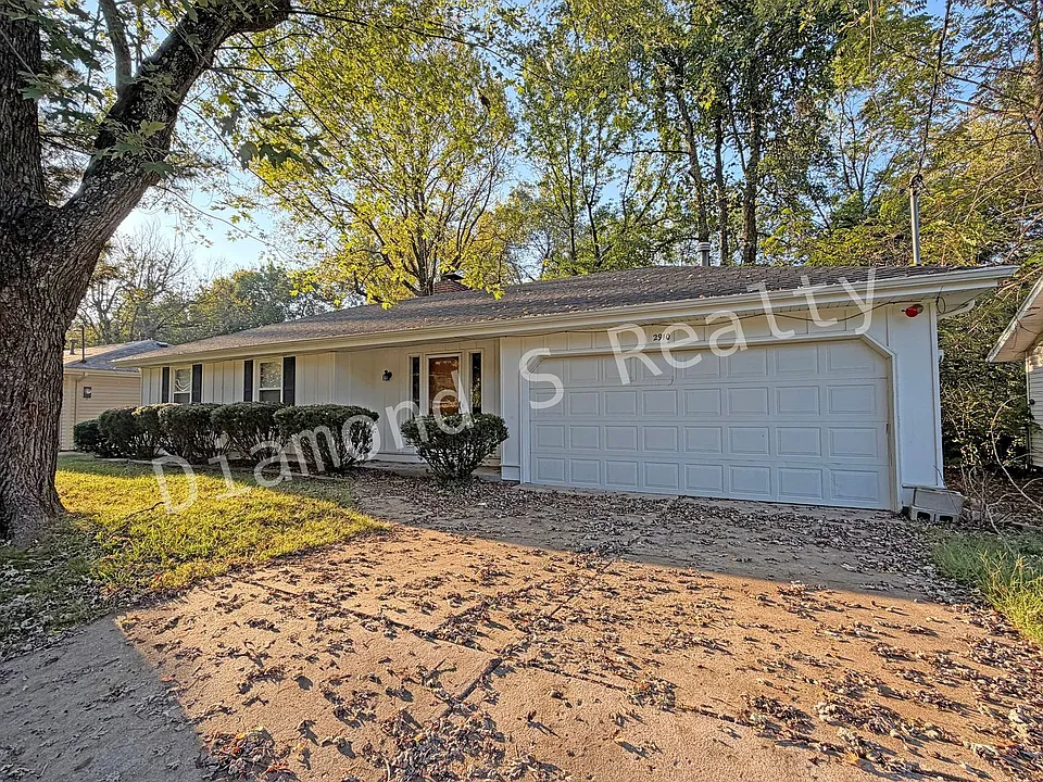 2910 E Monroe Ter