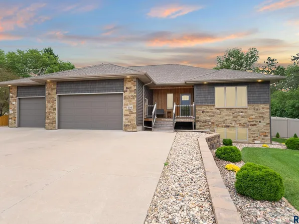 406 N Western Ave, Hartford, SD 57033