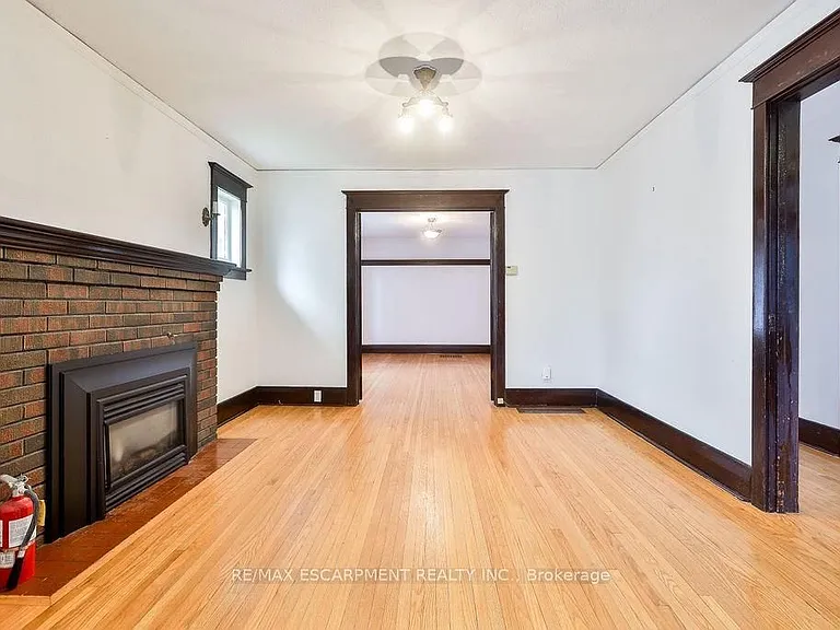 311 Queen St S — Photo 11