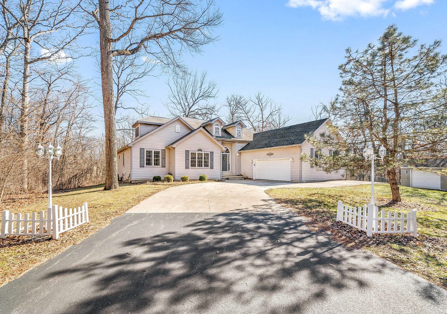 3892 E 2603rd Rd, Sheridan, IL 60551 Zillow