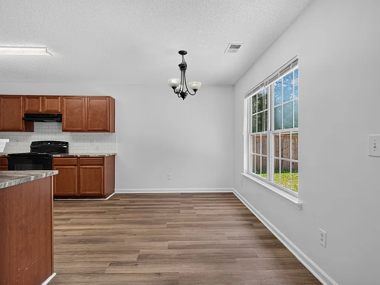 20 Kimpton Dr — Photo 13