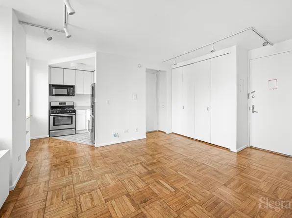 236 East 47th Street image 4 of 14