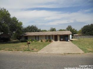403 High Meadow Dr, Pleasanton, TX 78064