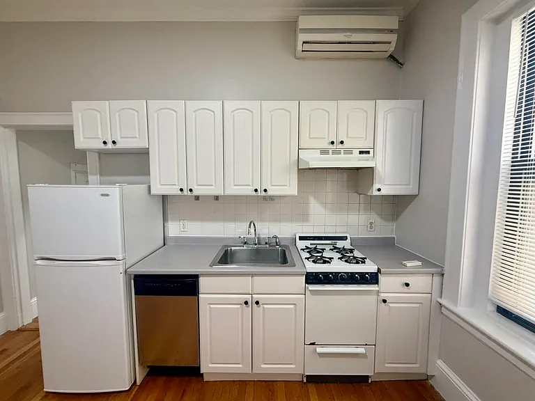 10 Fairfield St #3 — Photo 5