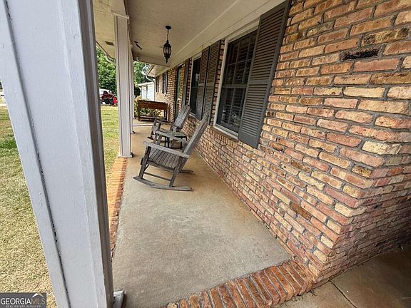 2nd image of 2411 Thrasher Rd